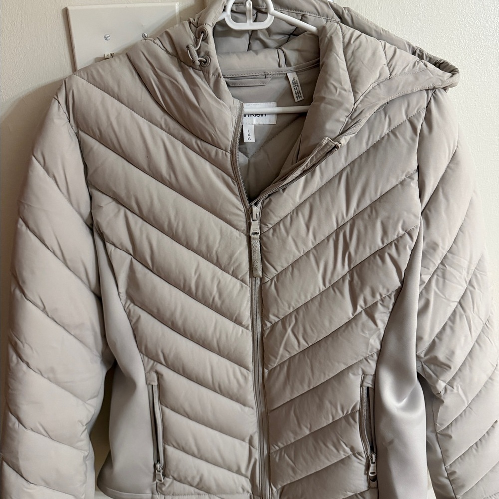 Calvin Klein Women's Light Gray Puffer Jacket